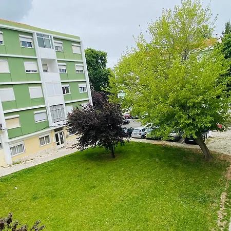 Serene 2-bedroom Flat With Garden View In Benfica Lejlighed